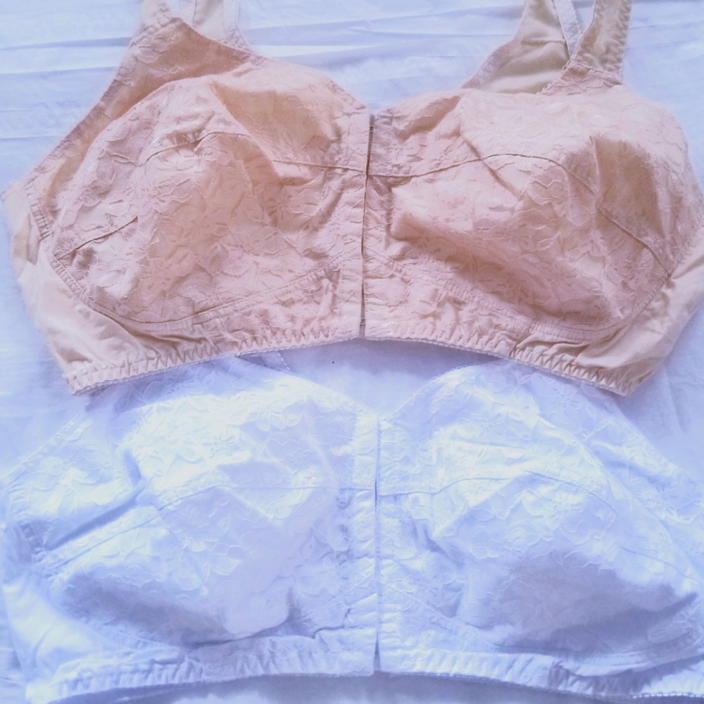 Women's Front Closure Full Coverage Bras  Size 48D